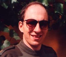 Padre Alex in der Einsatzvorbereitung noch daheim im September 1998 (Wien)
